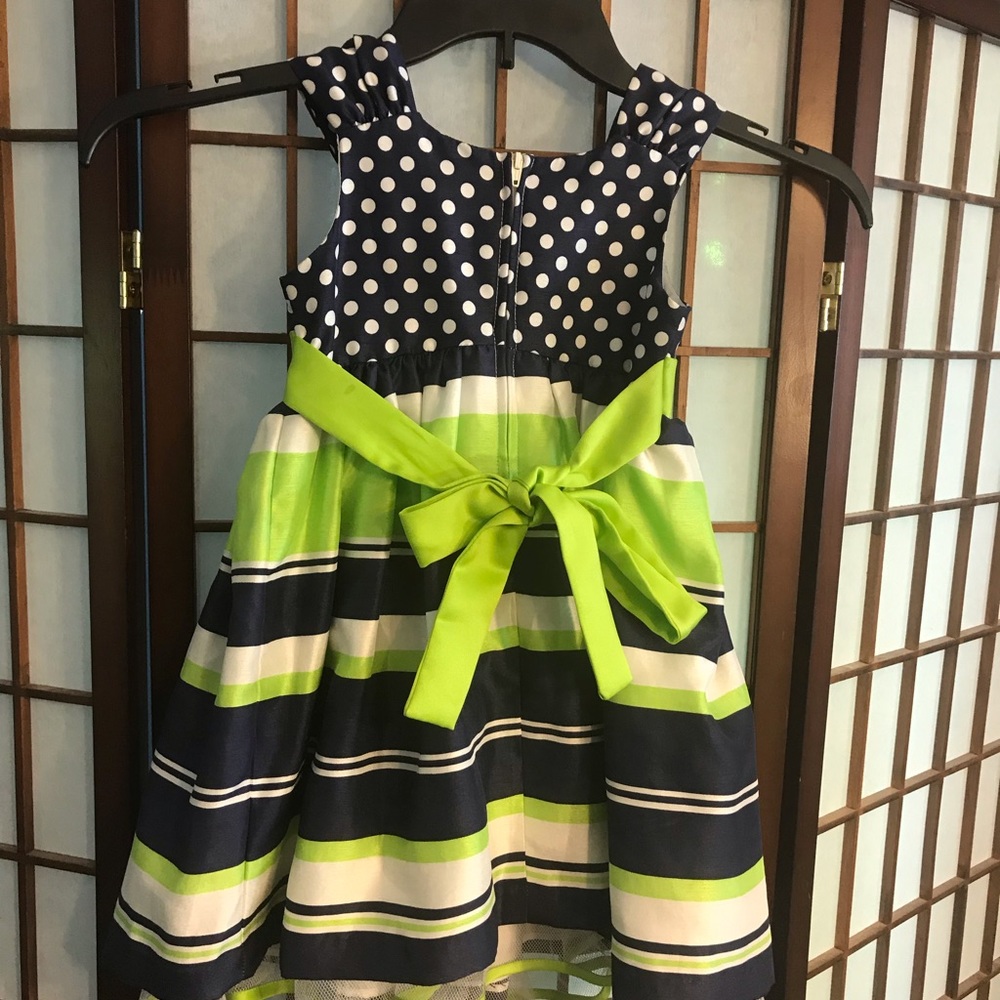 Girls party dress - Picture 2 of 6